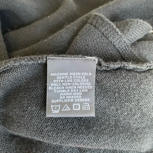 ‼️SALE‼️$25 Like/Bundle/Offer NWOT Handkerchief Cardigan Poncho Bolero Shrug - Picture 4 of 4